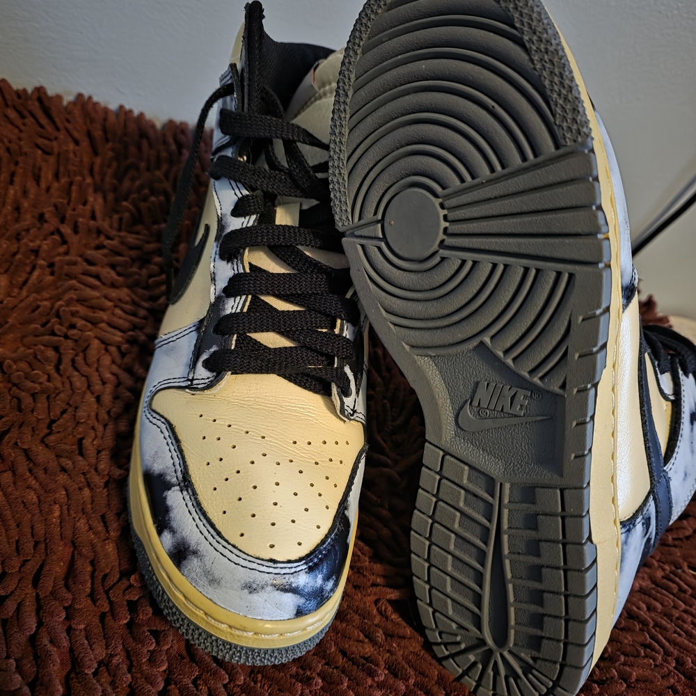 Nike Dunk High 1985 Black and Cream Sneakers - Picture 5 of 7